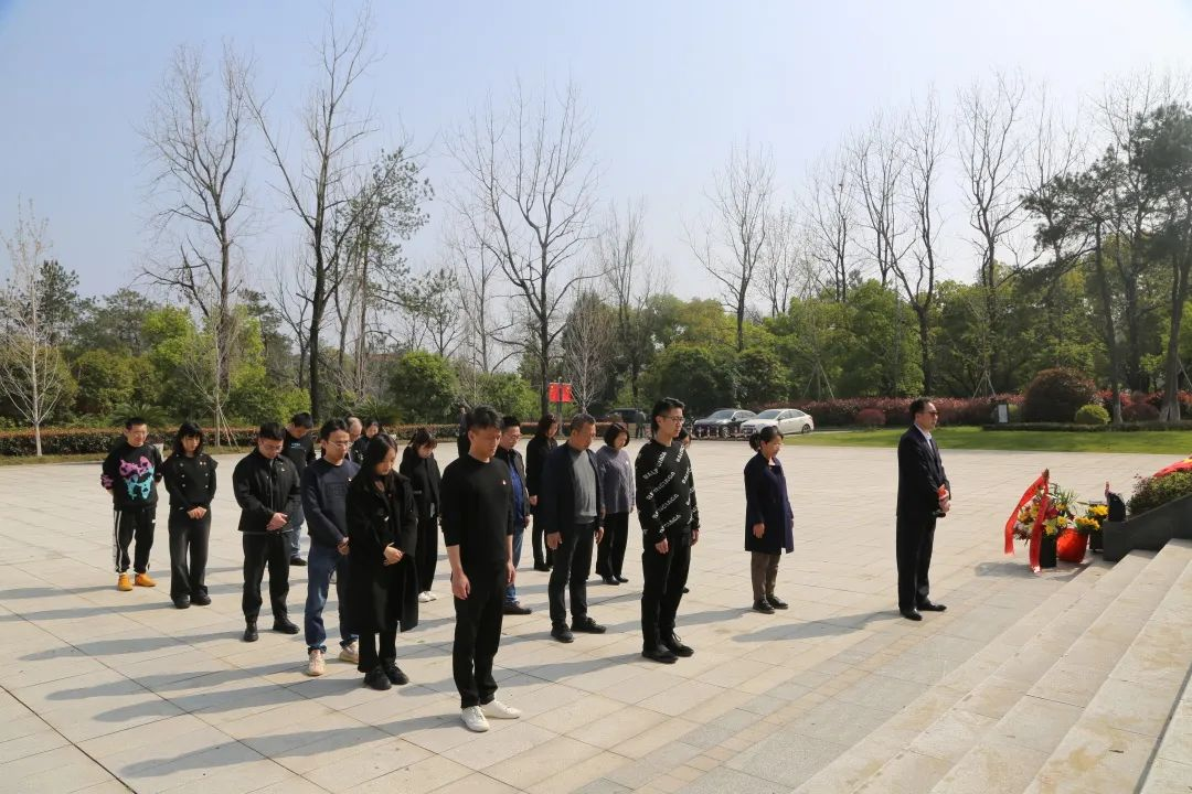 弘揚(yáng)傳統(tǒng)精神，緬懷革命先烈 | 集團(tuán)黨總支開展清明祭掃革命先烈活動(dòng)